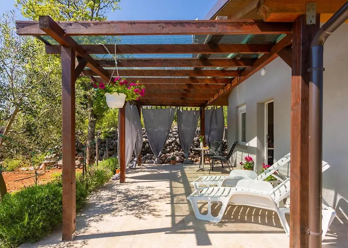 Holiday home Amazing In With Kitchen Risika